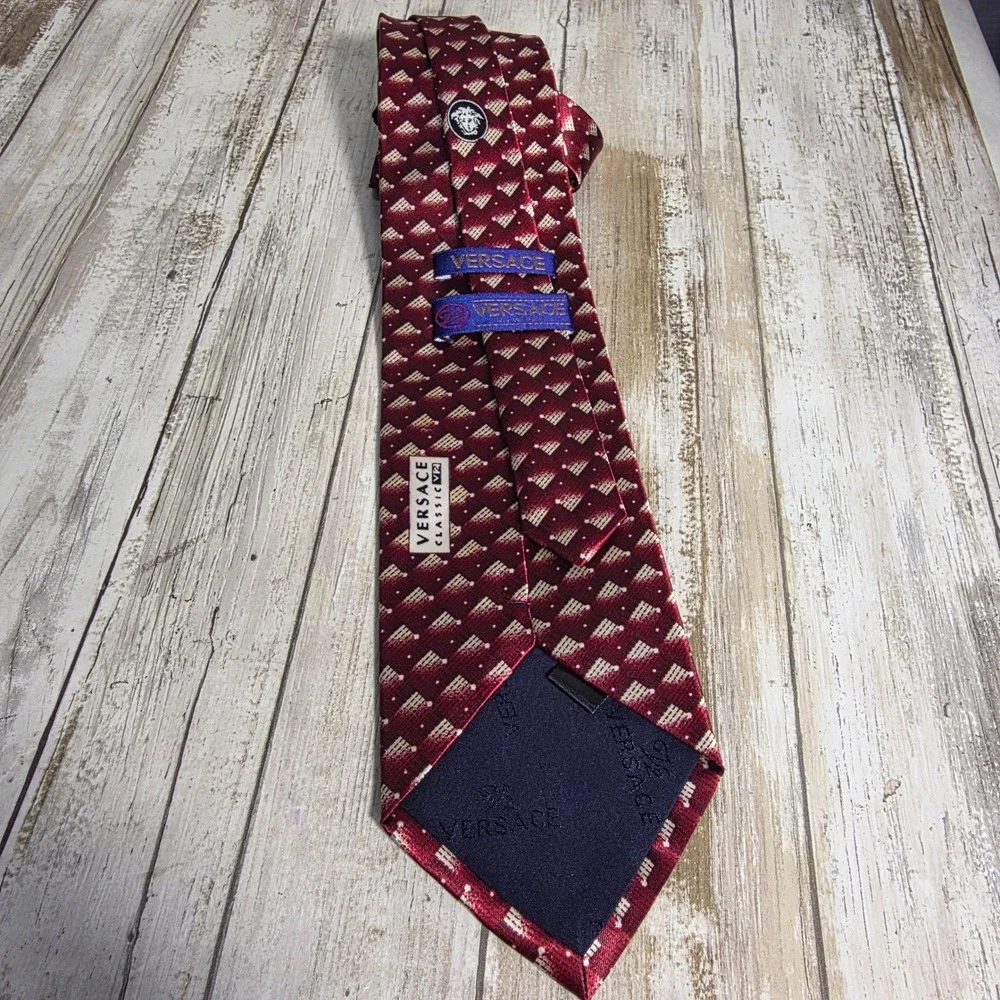 Versace Classic V2 Mens Silk Tie Burgundy Cream Geometric Medusa Logo Italy